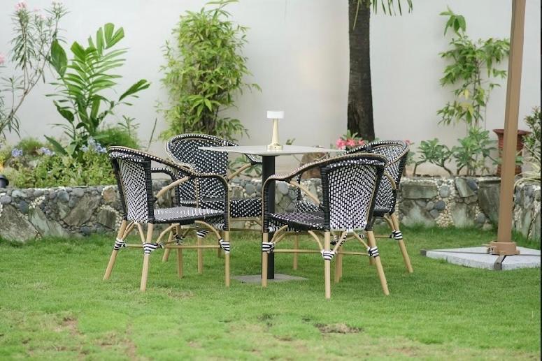 Honey Suite Room Inside Bee Cafe Cebu At Ayala Area Екстериор снимка